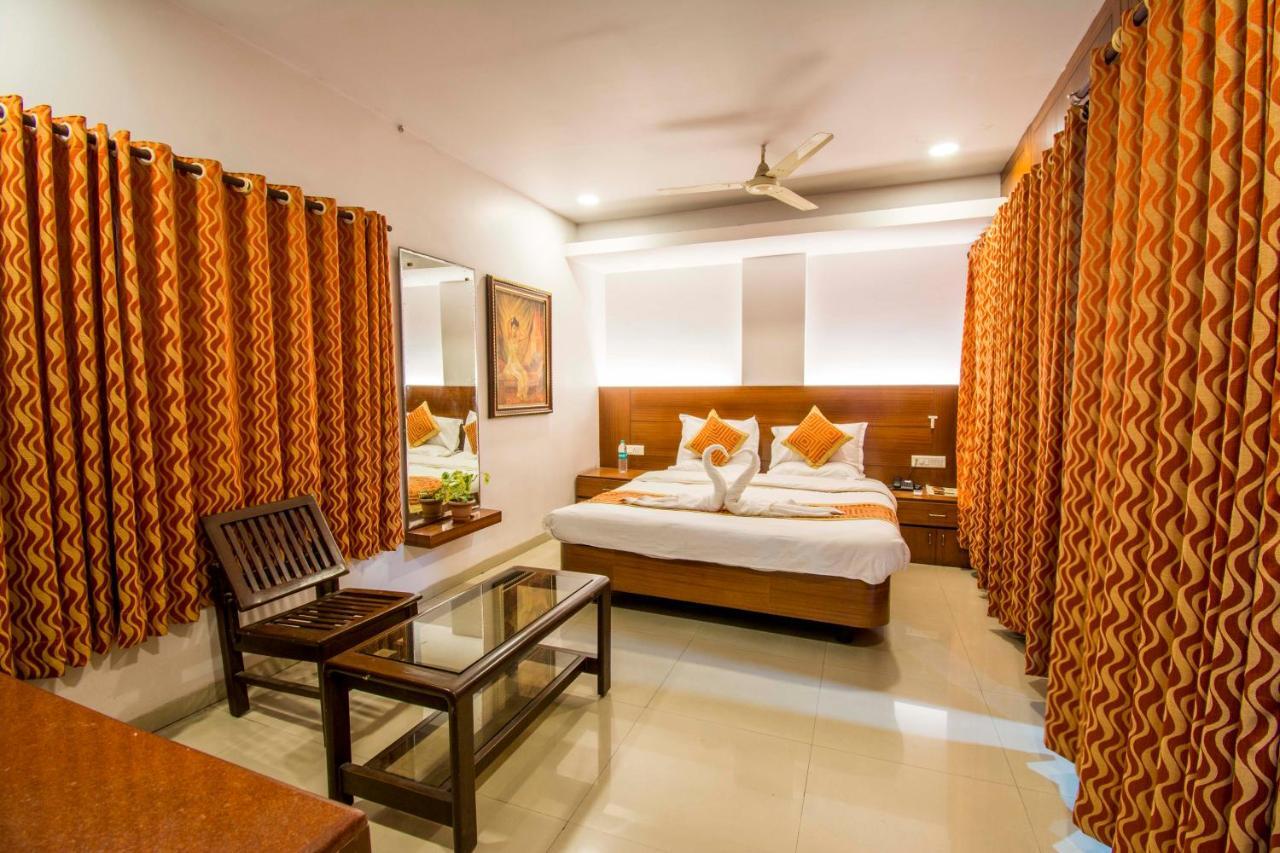 Hotel Chandra'S Visakhapatnam Ngoại thất bức ảnh